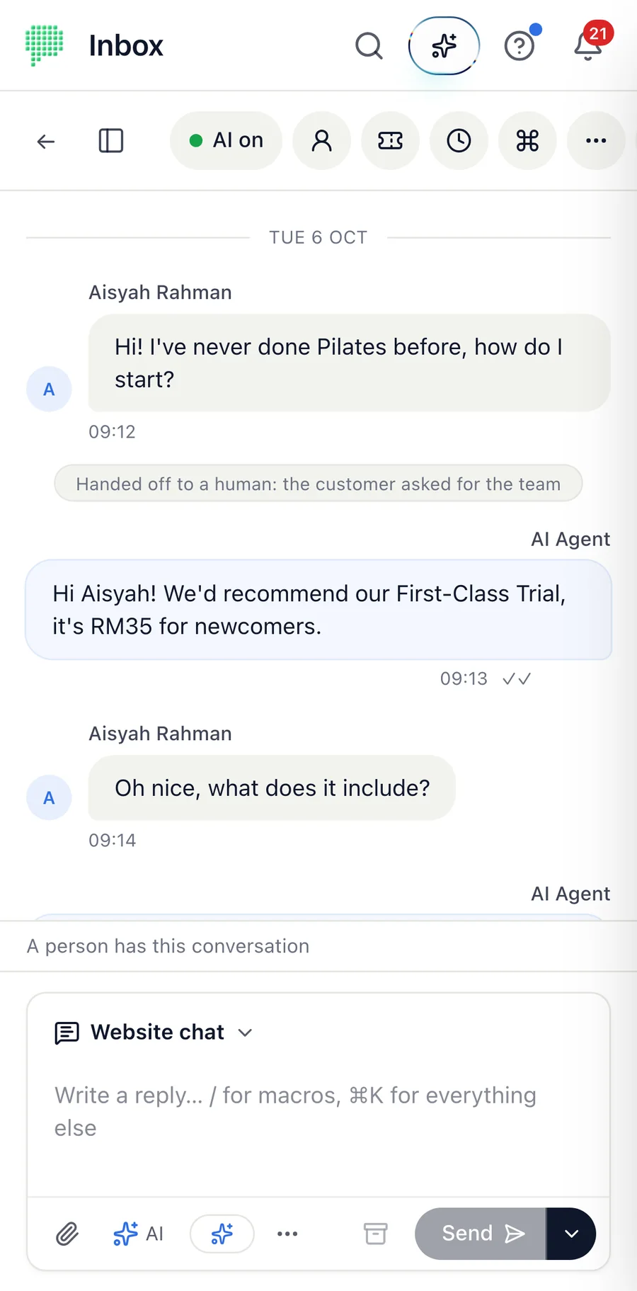 The doTask inbox: a customer's questions on the website chat, the AI Agent's answers and the team's in one thread